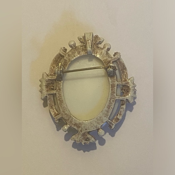 MAKE AN OFFER 🍒 Vintage Costume Rootbeer Cameo Milkglass Brooch / Pendant #9183 - Picture 4 of 4